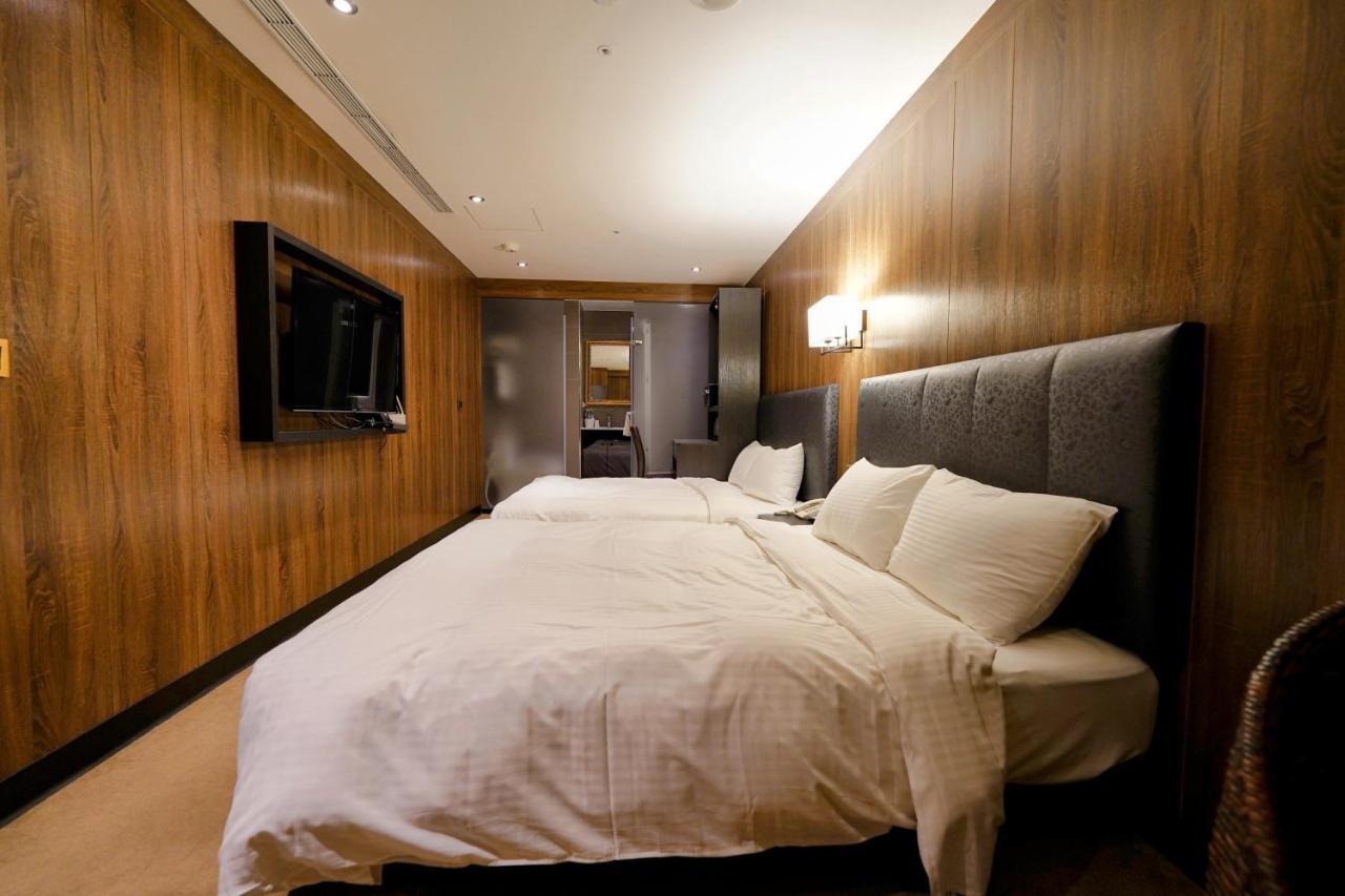 Meworld Hotel - Taipei Main Station מראה חיצוני תמונה