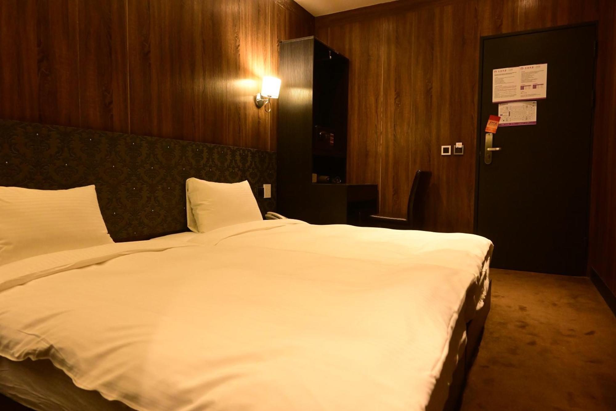 Meworld Hotel - Taipei Main Station מראה חיצוני תמונה