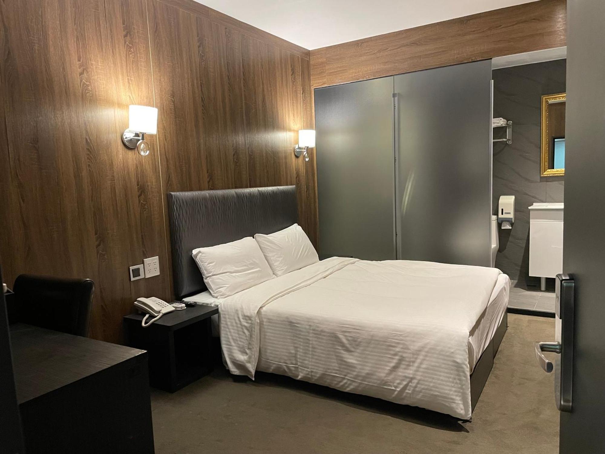 Meworld Hotel - Taipei Main Station מראה חיצוני תמונה